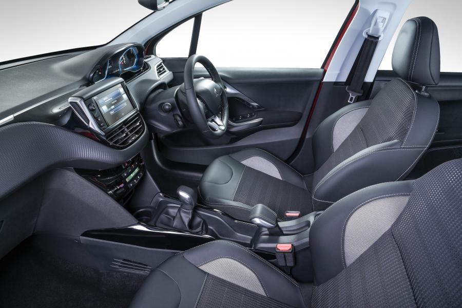 Интерьер Peugeot 2008 2017 года  (ZA) (фото 32 из 32)